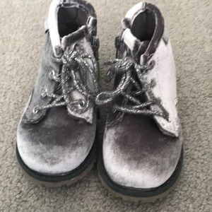 Oshkosh boots lace up ankle grey velour